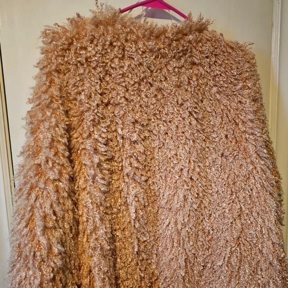 Willow and Clay pink shaggy faux fur jacket. Size M, the photos do it no justice - Picture 4 of 8